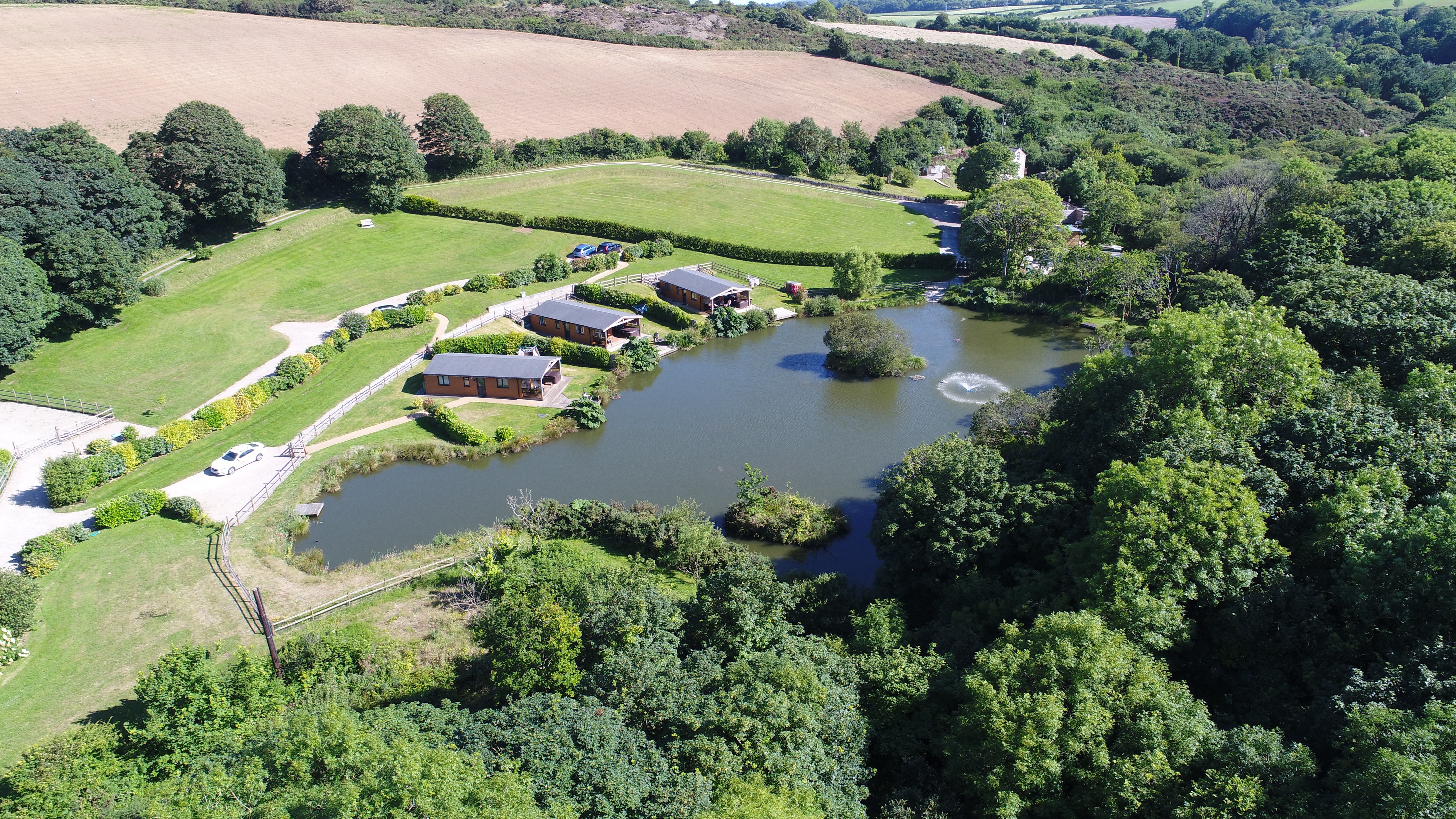lodges on lakeside holiday Cornwall