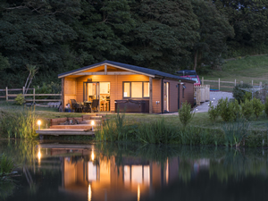 Fishing Holidays in England, Mallard Lodge, Nanpusker Lakeside Lodges, Cornwall. Stay in comfort in a modern, fully equipped lodge in peaceful surroundings overlooking a private fishing lake exclusively for you.