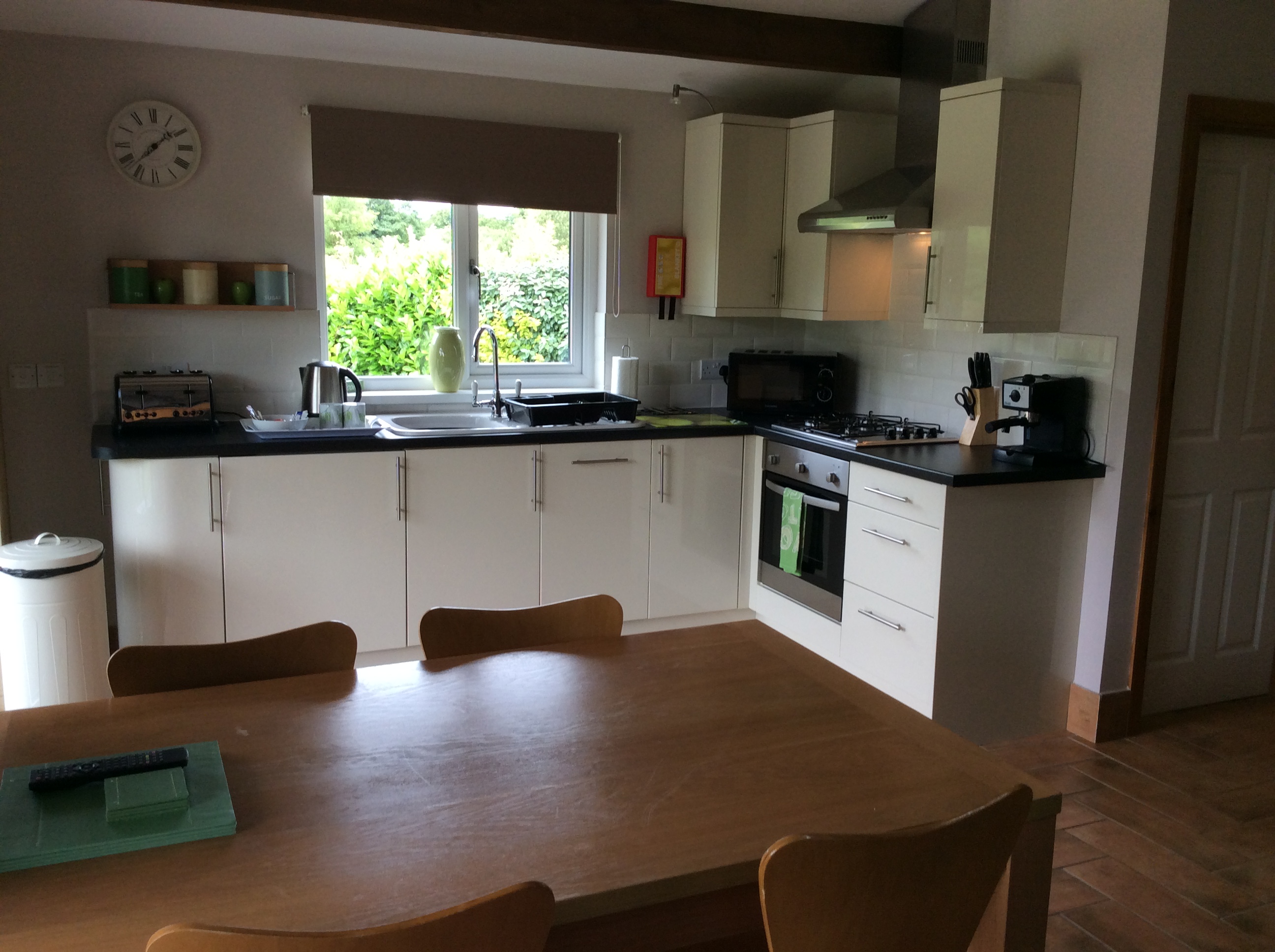 Woodpecker Kitchen and Dining Area