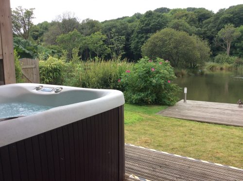 Swallow Hot Tub - Nanpusker Lakeside Lodges offers fully equipped, beautifully presented lakeside fishing lodges overlooking a private fishing lake. An ideal location for family fishing holidays.